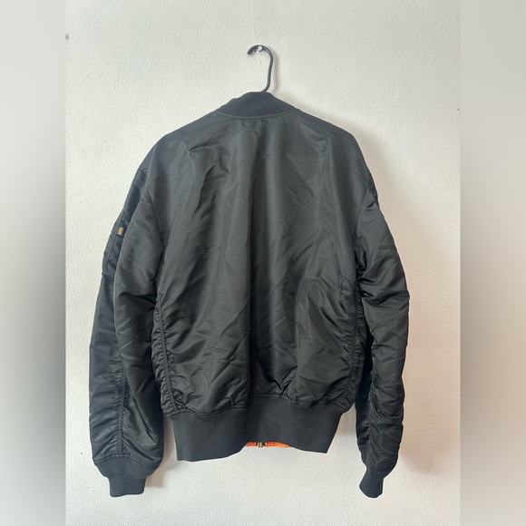 This Alpha Industries MA-1 Flight Jacket Bomber Jacket - Picture 5 of 9